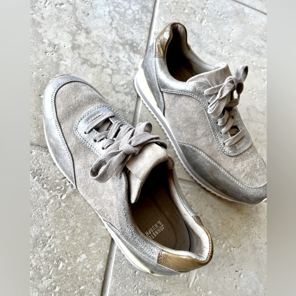 Johnston Murphy suede with patent leather accent sneaker, size 8